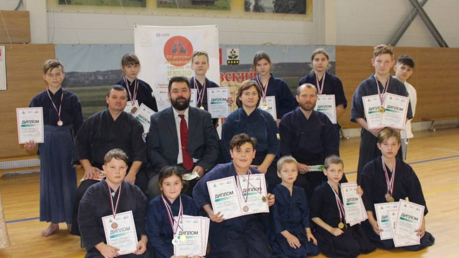 Репьевцы завоевали 3 «золота» на областном турнире по кендо
