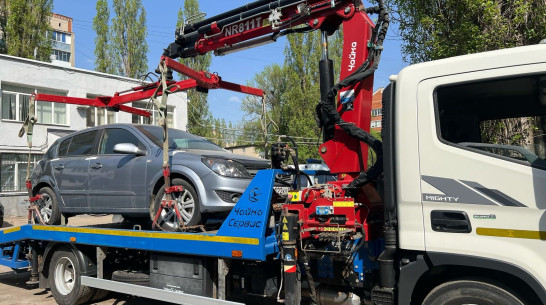 В Воронеже у беременной женщины за пьяное вождение отобрали автомобиль