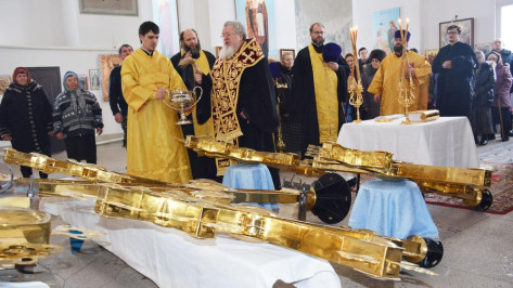 Митрополит Сергий освятил кресты для Успенского храма в Каширском районе
