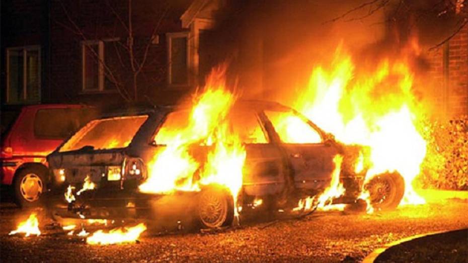 В Эртильском районе мужчина из ревности сжег автомобиль ухажера своей бывшей жены