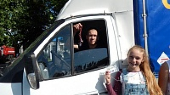 В Новоусманском районе автомобилистам подарили забавных «Подорожниц»