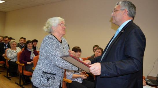 Нижнедевицким общественникам вручили Благодарности губернатора