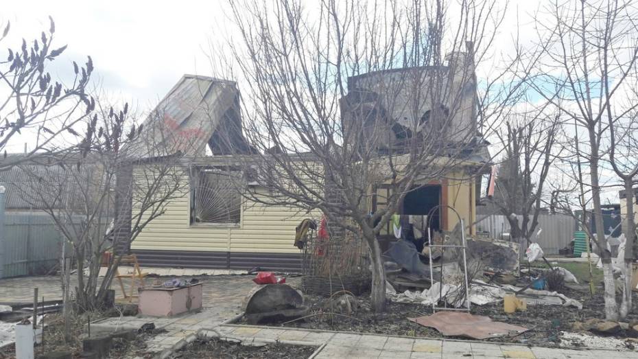 В семилукском хуторе сгорел дачный дом