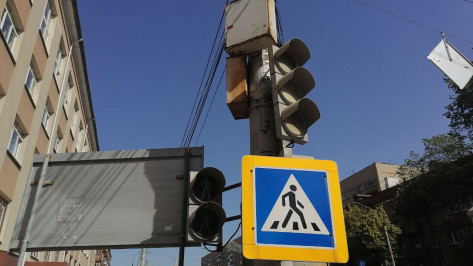 На перекрестках в центре Воронежа отключились светофоры