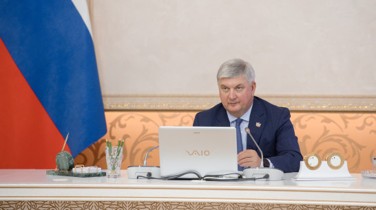Воронежский губернатор: будем рекомендовать носить маски в местах массового скопления