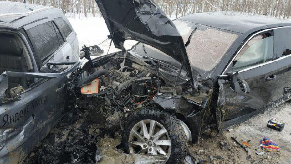 В Воронежской области в столкновении 4 автомобилей пострадали 3 человека