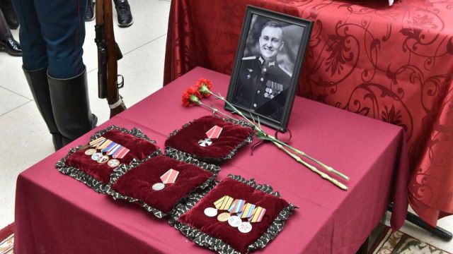 Губернатор Александр Гусев выразил соболезнования родным погибшего воронежского майора Евгения Половодова