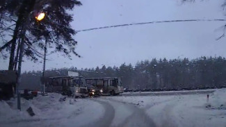 ДТП с маршруткой и внедорожником в Воронеже попало на видео