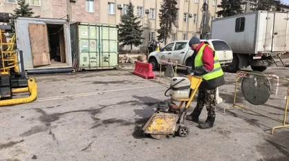 Специалисты начали ремонт коллектора в Левобережном районе Воронежа