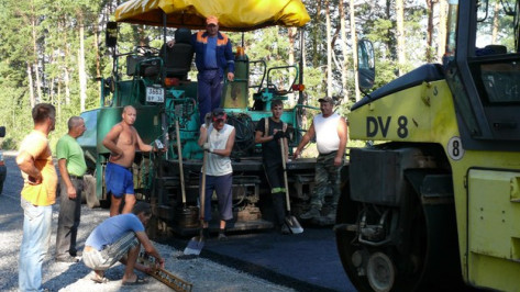 В Рамонском районе автомобилисты мешают строительству новой дороги 