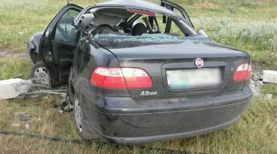 Под Воронежем иномарка врезалась в столб: водитель погиб