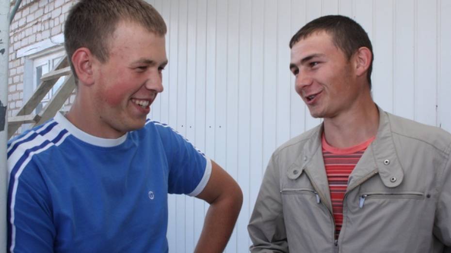 Двое юношей из Богучарского района будут служить в президентском полку