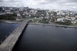 Воронежцам объяснили ночное появление выделенной полосы на Чернавском мосту