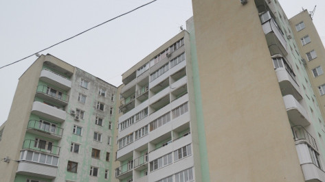 В Воронеже 44-летняя женщина выпала из окна 16-этажки