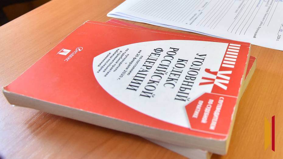 Бывшего инспектора ГИБДД в Воронеже обвиняют в получении взятки в крупном размере