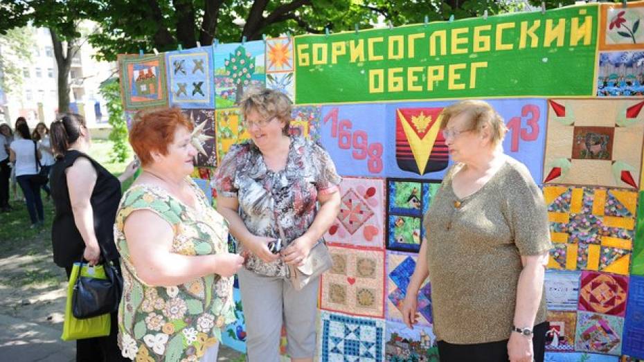 Борисоглебские мастерицы подарили городу на день рождения оберег