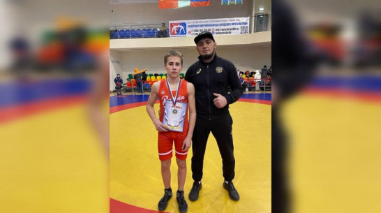 Лискинский спортсмен стал серебряным призером первенства ЦФО по вольной борьбе