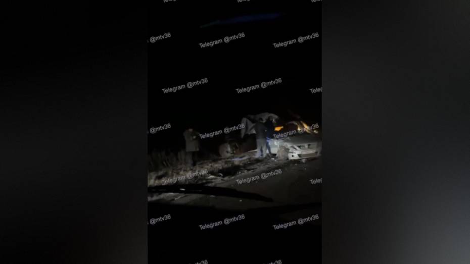 Машина стала грудой металла: воронежцы сообщили о жутком ДТП с легковушкой и фурой