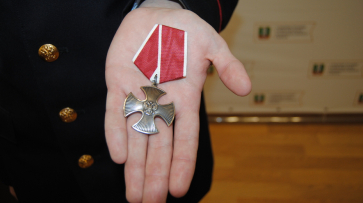 Орден Мужества погибшего в зоне СВО добровольца из Семилук передали его сыну