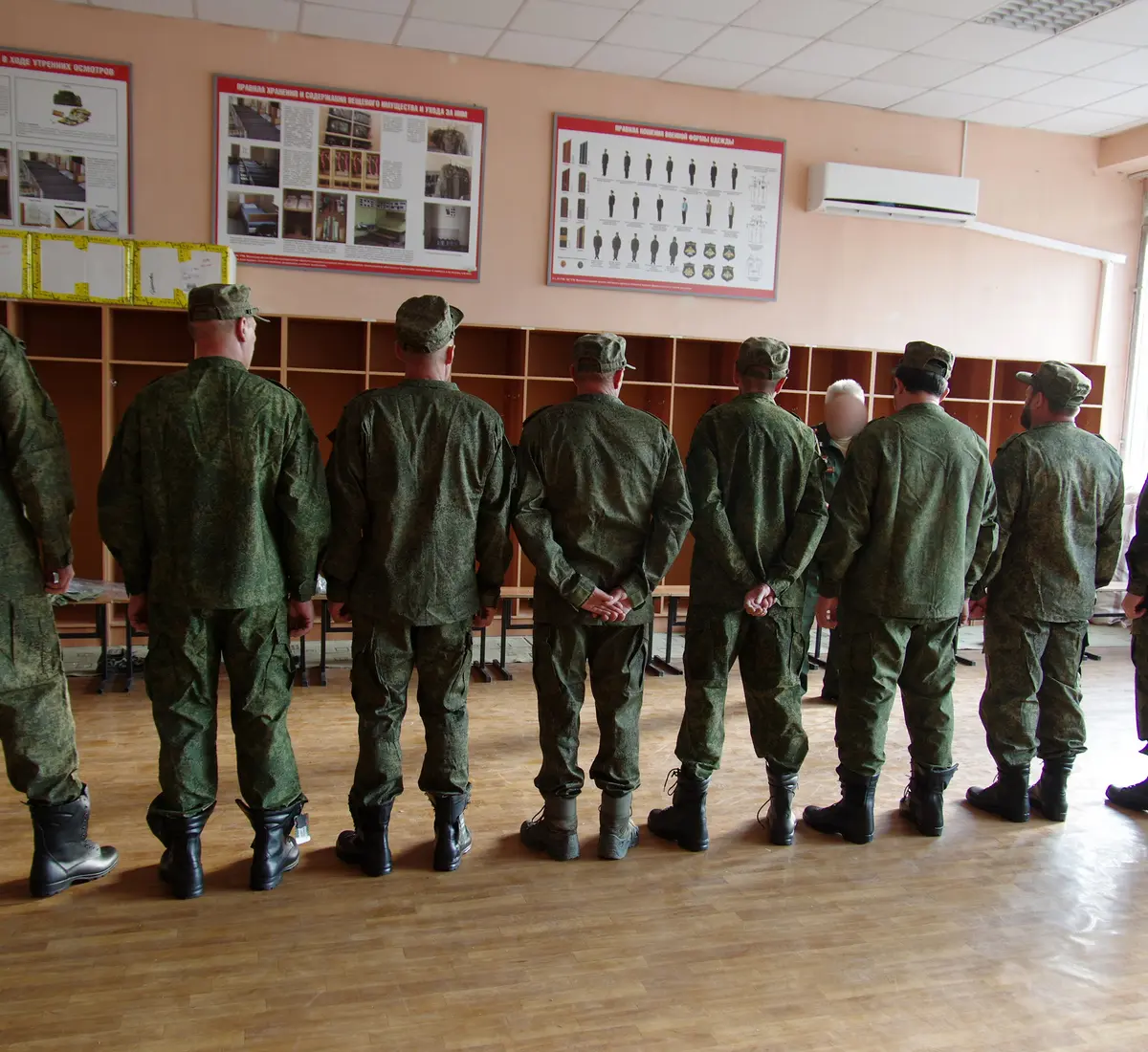 Сегодня все должны объединиться». На военную службу по контракту  отправились еще 13 жителей Воронежской области