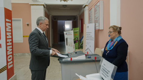 Первый замгубернатора Воронежской области Сергей Трухачев проголосовал на выборах в областную и городскую думы