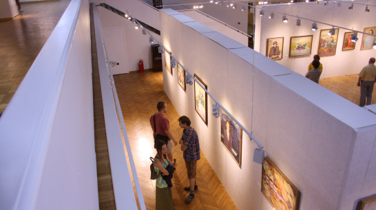 В фестивальную ночь воронежцы ходили по выставкам, танцевали вальс и пили ром