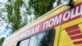 В селе под Рамонью внедорожник врезался в жилой дом