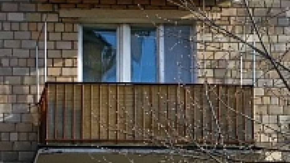  Павловские полицейские выручили женщину, запертую сыном на балконе
