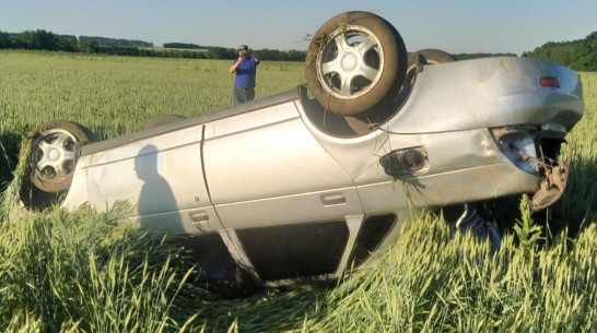 В Воронежской области «Приора» перевернулась после попытки обгона