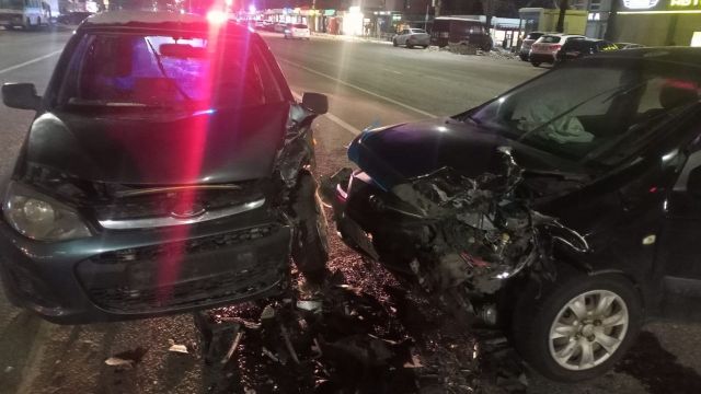 В Воронеже пьяный пенсионер на Hyundai выехал на встречку и врезался в «Ладу»