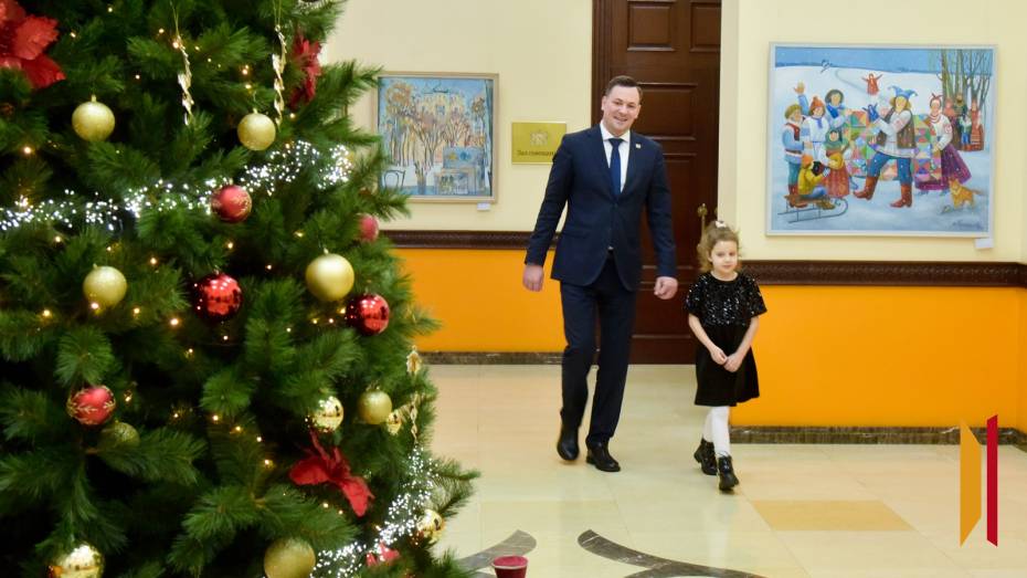 Заместитель председателя правительства Воронежской области Константин Кузнецов исполнил новогодние мечты трех детей