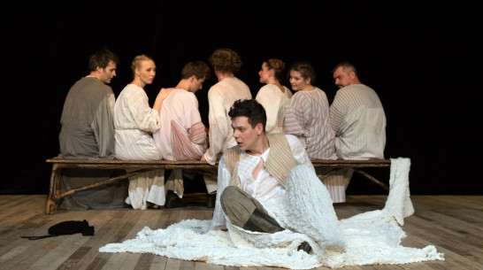 Российский молодежный театр показал в Воронеже страшную сказку на ночь 