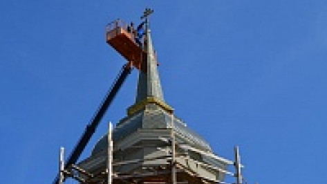 На колокольню храма в селе Карачун воздвигли крест