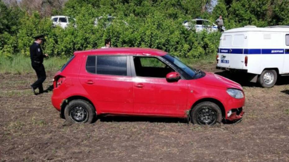 Водитель погиб в опрокинувшейся Skoda в Воронежской области