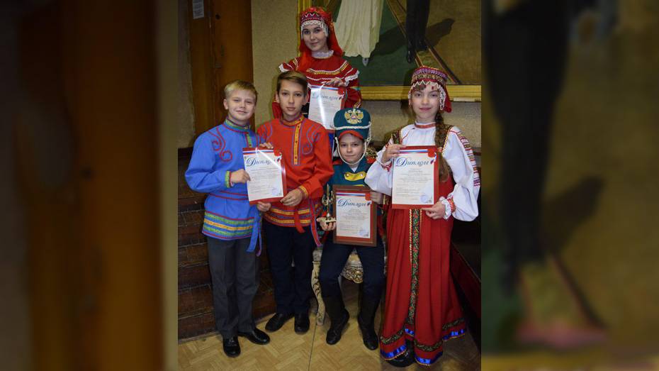 Хохольские школьники стали лауреатами областного конкурса художественного чтения