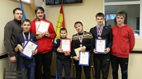 Пятеро хохольских пловцов завоевали восемь медалей на первенстве Воронежской области