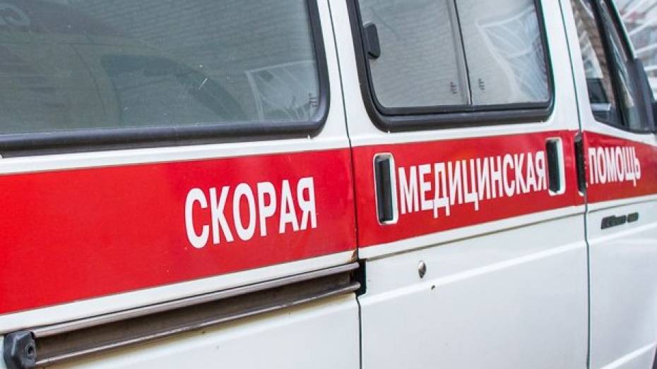 В Воронеже в массовом ДТП на перекрестке пострадала женщина