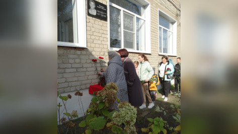 В бобровском селе Мечетка появилась мемориальная доска в честь погибшего в СВО односельчанина