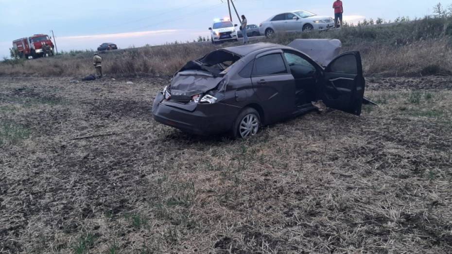Водитель и пассажир «Лады Весты» погибли после вылета с дороги в Воронежской области