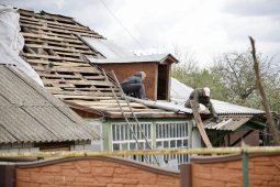 В результате обстрела ВСУ в селе Белгородской области пострадали 54 дома и школа