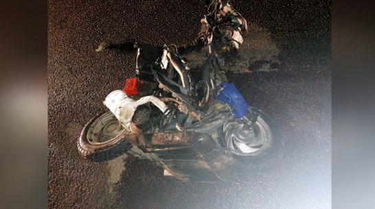 В Воронежской области мужчина на скутере без номеров выехал на «встречку» и погиб