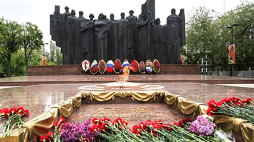 Вечный огонь зажгли на обновленной площади Победы в Воронеже