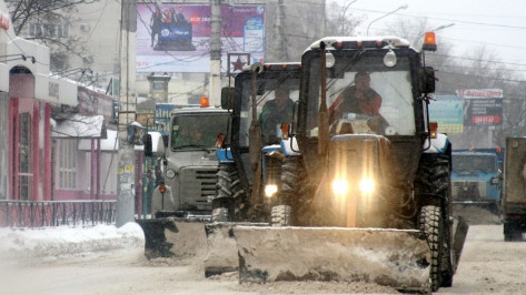 Коммунальщики ночью вывезли с улиц Воронежа 7,4 тыс кубометров снега