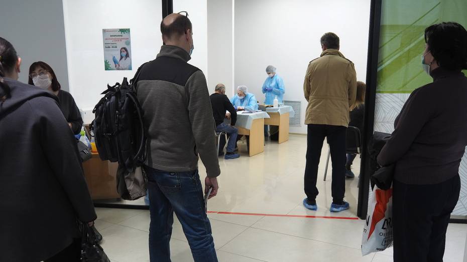 Почти 370 тыс жителей Воронежской области сделали прививку от ковида