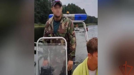 Росгвардейцы спасли воронежскую семью, которую чуть не унесло течением