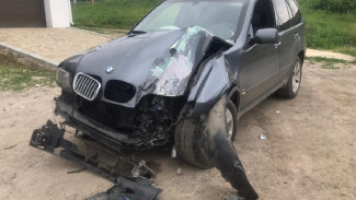 Воронежец разбил BMW X5 о столб: пострадал 37-летний пассажир