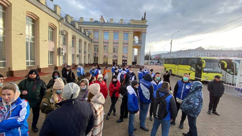 Эвакуированных из ЛДНР в Воронеже встретили 100 волонтеров