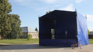 Летнюю сцену соорудили общественники в парке в бобровском селе Семено-Александровка