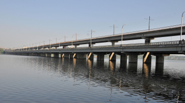 Въезд на Северный мост в Воронеже сковала пробка