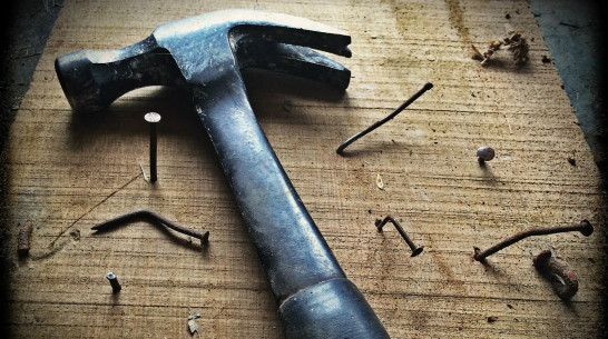 Бывший ученик с молотком и ножами проник в воронежскую школу